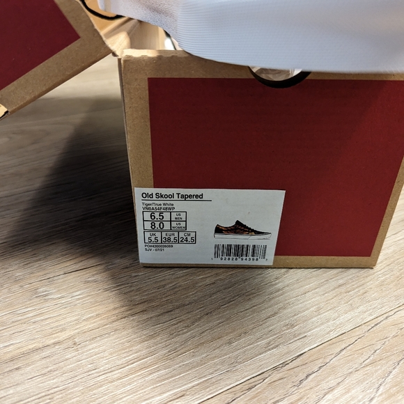 New in box Vans old Skool tapered suede with tiger motif - Picture 4 of 4